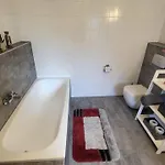 Am Saalebogen Mit Gartenterrasse, Grillkamin Und Freie Parkplaetze Apartamento *
