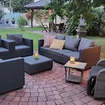 Am Saalebogen Mit Gartenterrasse, Grillkamin Und Freie Parkplaetze *