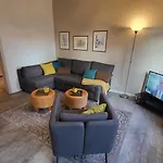 Am Saalebogen Mit Gartenterrasse, Grillkamin Und Freie Parkplaetze Apartamento Rudolstadt