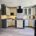 Am Saalebogen Mit Gartenterrasse, Grillkamin Und Freie Parkplaetze