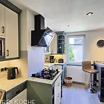 Am Saalebogen Mit Gartenterrasse, Grillkamin Und Freie Parkplaetze *