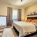 Am Saalebogen Mit Gartenterrasse, Grillkamin Und Freie Parkplaetze Apartamento