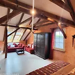 Am Saalebogen Mit Gartenterrasse, Grillkamin Und Freie Parkplaetze