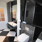 Apartamento Am Saalebogen Mit Gartenterrasse, Grillkamin Und Freie Parkplaetze