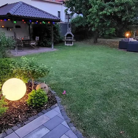 Am Saalebogen Mit Gartenterrasse, Grillkamin, Freie Parkplaetze Apartment *