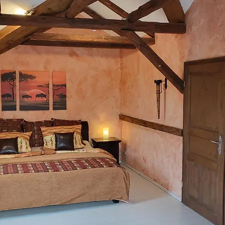 Am Saalebogen Mit Gartenterrasse, Grillkamin Und Freie Parkplaetze *