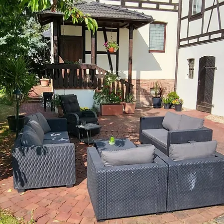 Am Saalebogen Mit Gartenterrasse, Grillkamin, Freie Parkplaetze *
