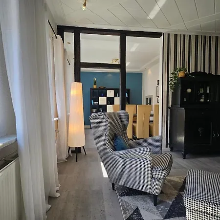 Apartment Am Saalebogen Mit Gartenterrasse, Grillkamin, Freie Parkplaetze