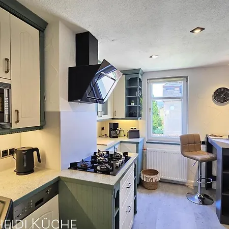 Am Saalebogen Mit Gartenterrasse, Grillkamin, Freie Parkplaetze *