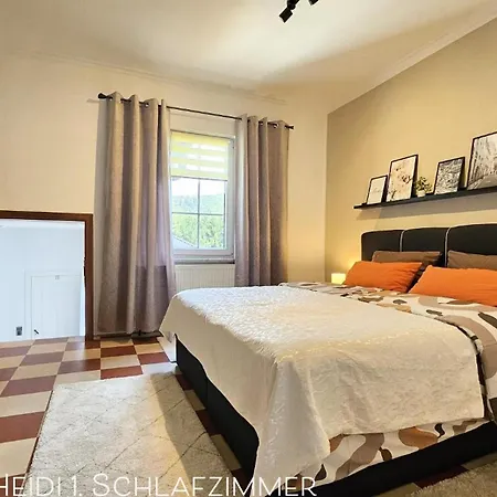 Am Saalebogen Mit Gartenterrasse, Grillkamin Und Freie Parkplaetze Apartamento