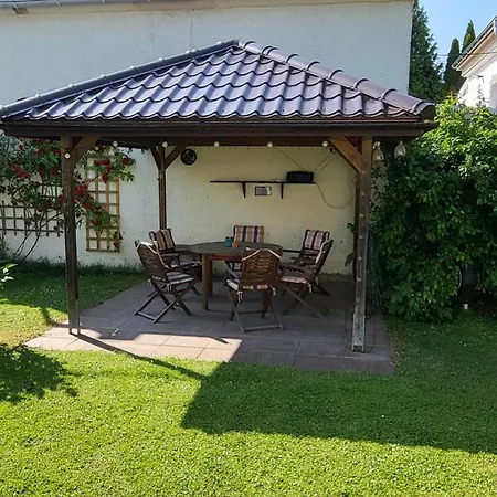 Am Saalebogen Mit Gartenterrasse, Grillkamin, Freie Parkplaetze *