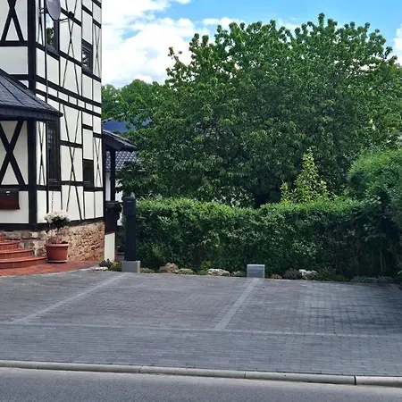 アパート Am Saalebogen Mit Gartenterrasse, Grillkamin Und Freie Parkplaetze