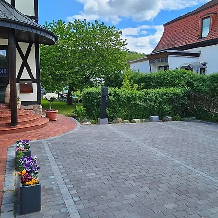 Am Saalebogen Mit Gartenterrasse, Grillkamin Und Freie Parkplaetze Rudolstadt