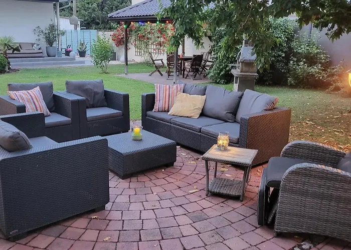 Am Saalebogen Mit Gartenterrasse, Grillkamin Und Freie Parkplaetze *