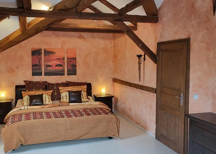 Am Saalebogen Mit Gartenterrasse, Grillkamin Und Freie Parkplaetze *