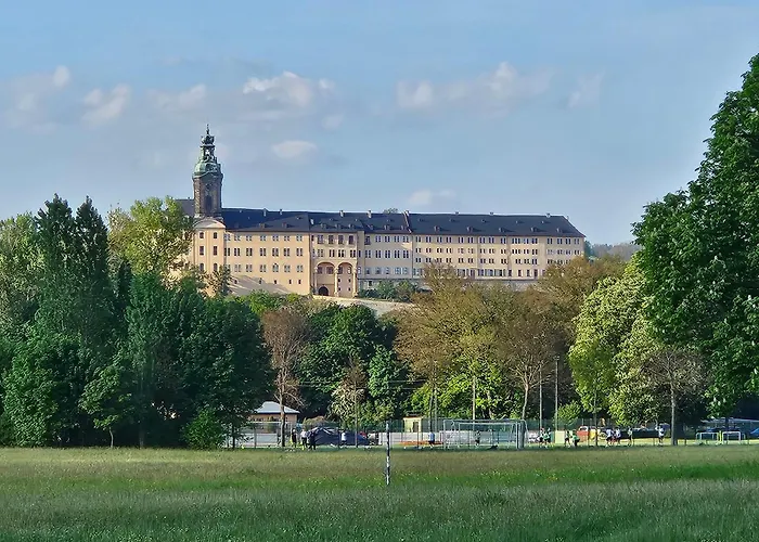 Daire Am Saalebogen Mit Gartenterrasse, Grillkamin Und Freie Parkplaetze