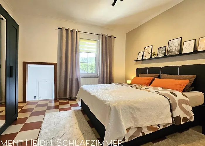 Am Saalebogen Mit Gartenterrasse, Grillkamin Und Freie Parkplaetze Appartamento