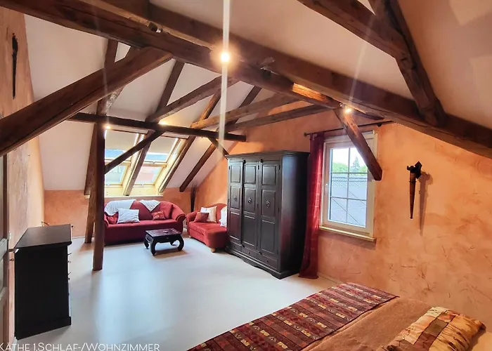 Am Saalebogen Mit Gartenterrasse, Grillkamin Und Freie Parkplaetze