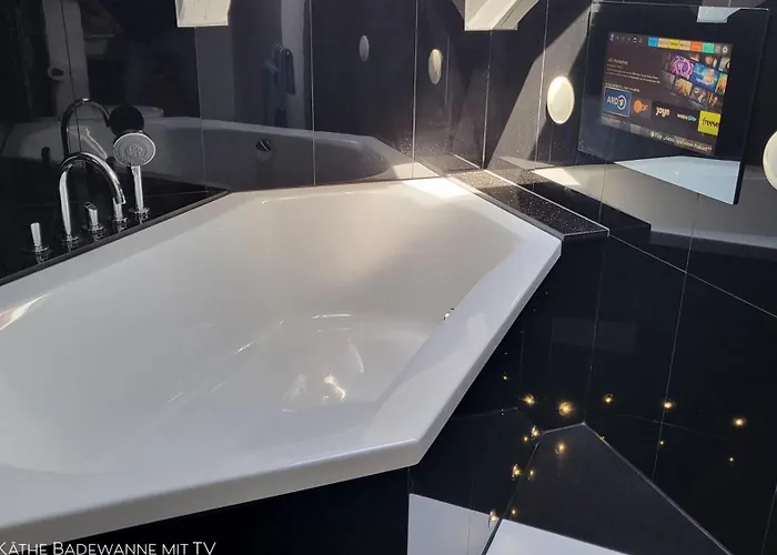 Am Saalebogen Mit Gartenterrasse, Grillkamin Und Freie Parkplaetze Appartement *