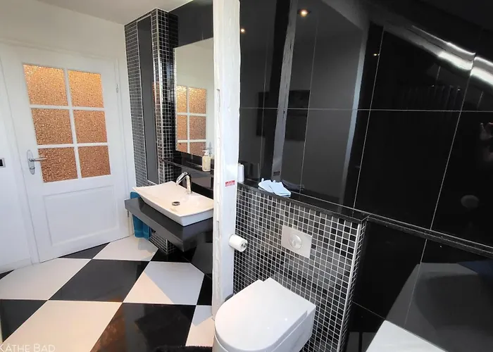 Appartement Am Saalebogen Mit Gartenterrasse, Grillkamin Und Freie Parkplaetze